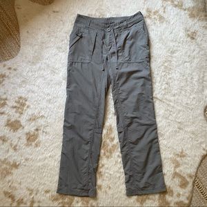 NWOT The North Face women’s green trekking hiking cargo pants bottoms joggers